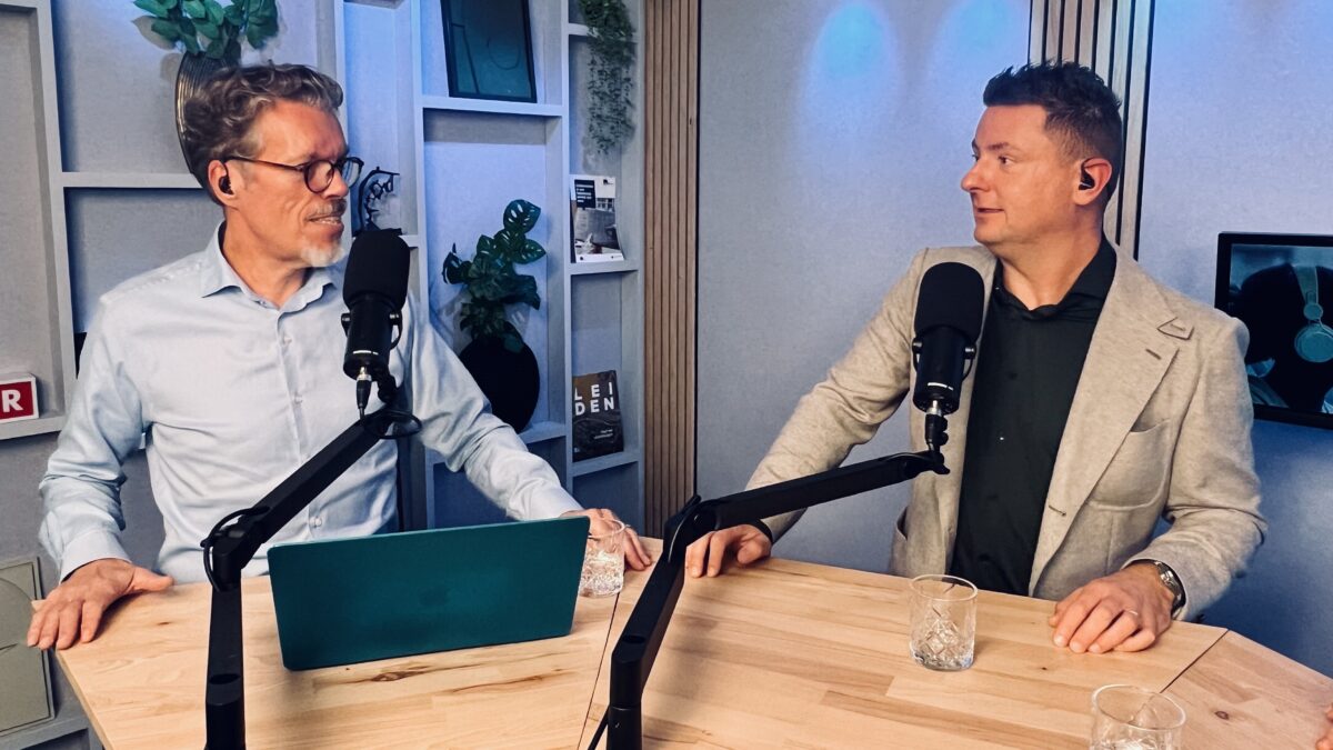 Podcast over werving buitenlandse flexkrachten met Eastmen en RecruitNow